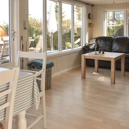 Vakantiehuis Two-bedroom Holiday In *
